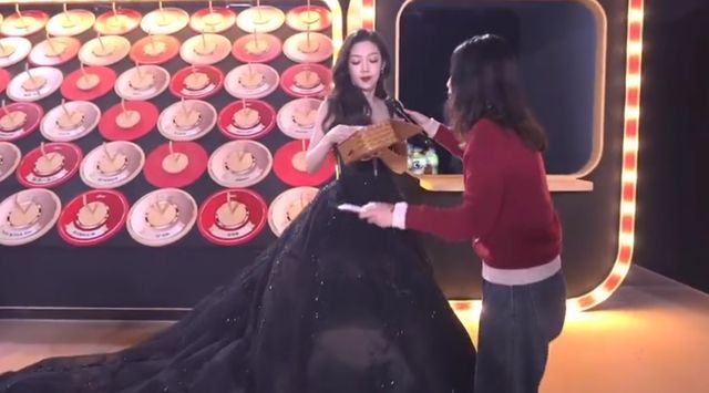 微博之夜送礼又添名场面真心礼物太难得米乐m6网站送自己眼罩被208嫌弃(图9)